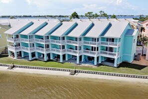 Exterior - Blue Heaven: Wonderful Waterfront Unit with Kayaks (Pensacola)