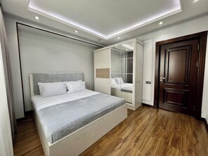 Căn hộ tiện nghi đơn giản, quang cảnh thành phố | Nội thất