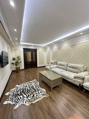 Apartamento conforto, vista para a cidade | Cortinas blackout, ferros/tábuas de passar roupa, Wi-Fi de cortesia