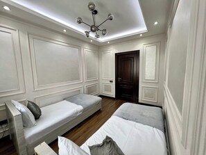 Cortinas blackout, tabla de planchar con plancha y wifi gratis