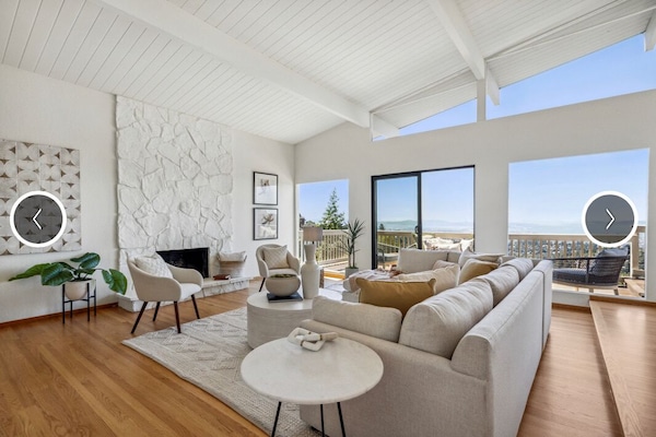 TV connectée, cheminée, livres, imprimantes