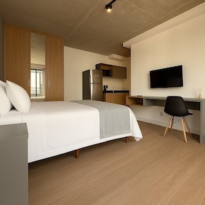 Basic Apartment | Desk, laptop workspace, blackout drapes, soundproofing - Estúdios ao lado do Shopping Ibirapuera (São Paulo)