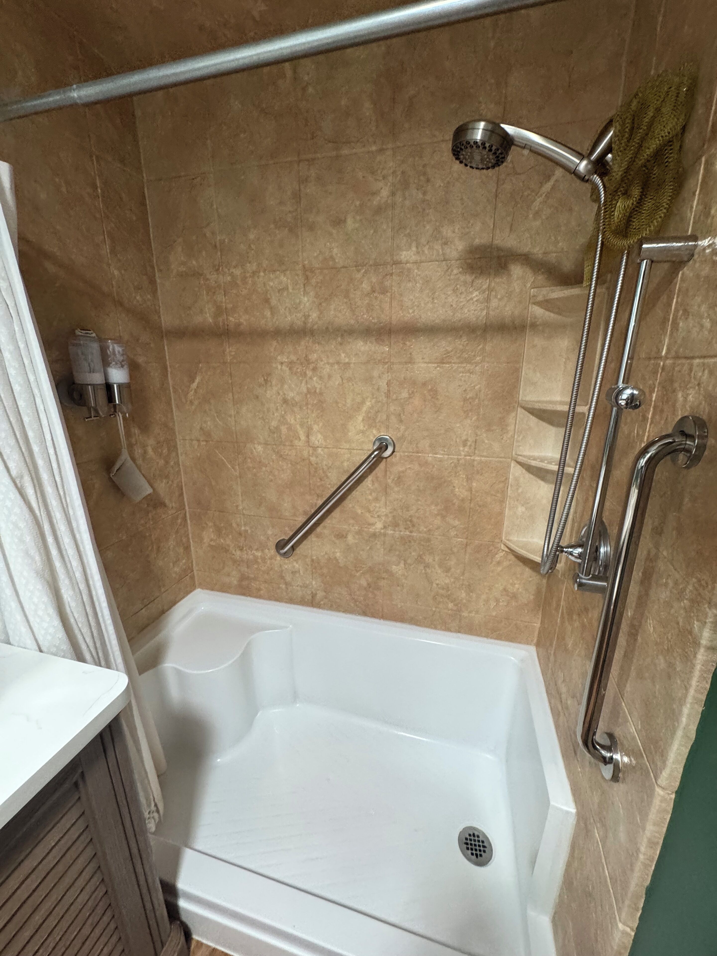 Dusche, Haartrockner, Bidet, Handtücher