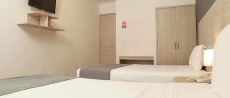 Standard Twin Room | Desk, free WiFi