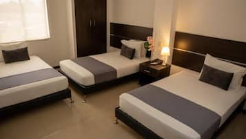 Family Quadruple Room | Desk, free WiFi