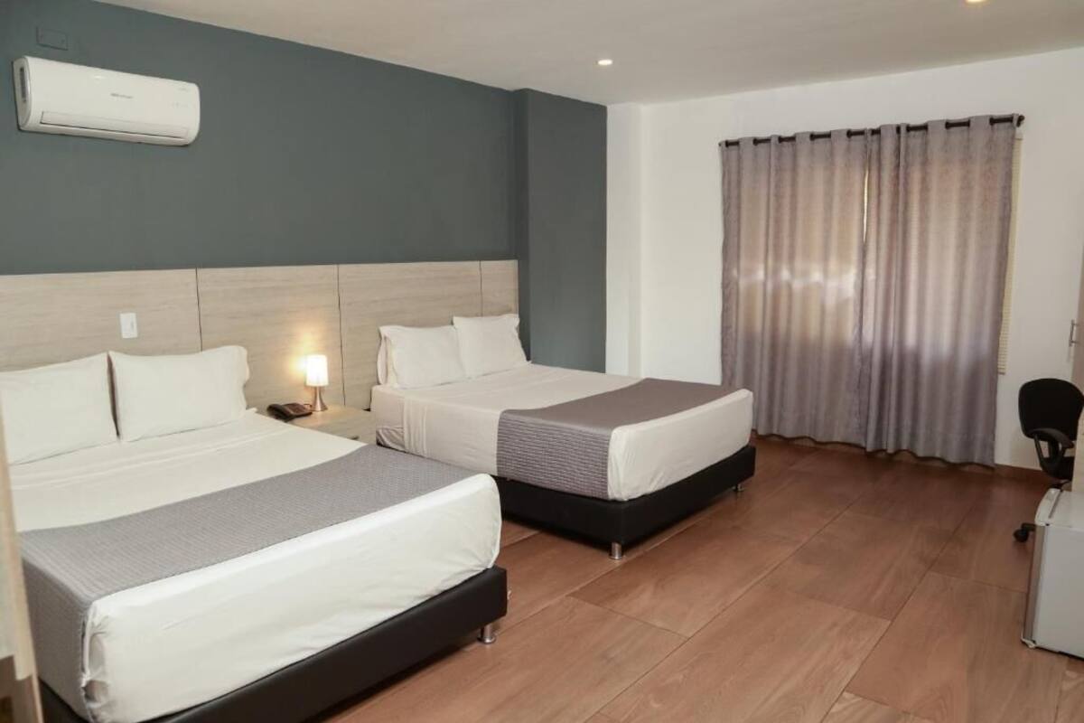 Habitación estándar con 2 camas individuales | Escritorio, wifi gratis y ropa de cama