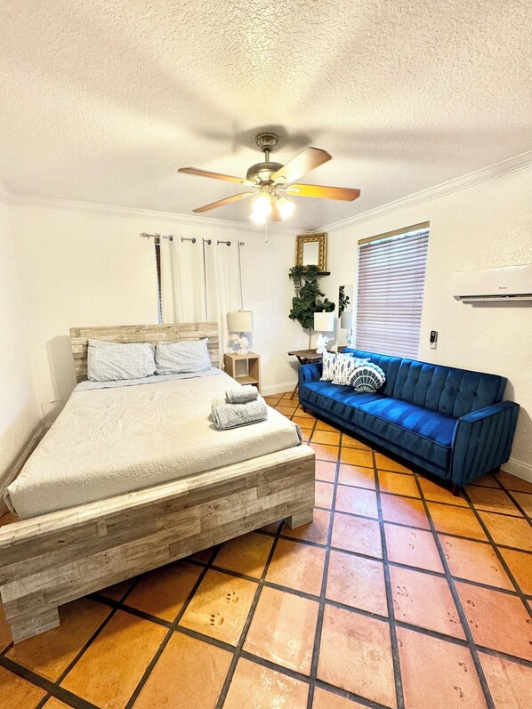 1 habitación, tabla de planchar con plancha, internet y ropa de cama