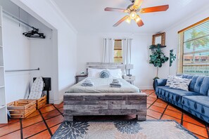 1 bedroom, iron/ironing board, Internet, bed sheets