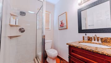 SĂšche-cheveux, serviettes fournies, savon, papier toilette