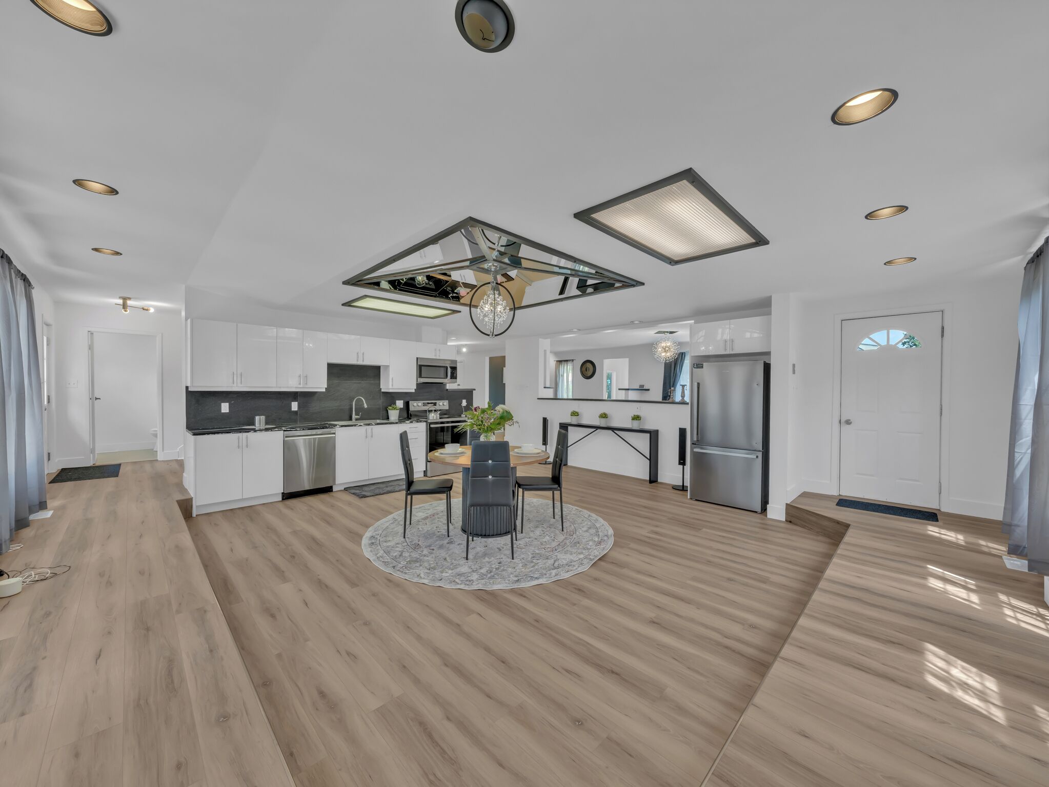 المنشأة من الداخل