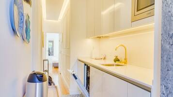 Réfrigérateur, micro-ondes, four, lave-vaisselle