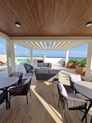 アパートメント 1 ベッドルーム バリアフリー バルコニー | ラウンジ