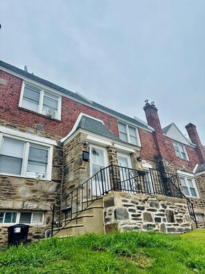 Exterior - Charming 2-bedroom house in Drexel Hill with laundromat ,parking& trolly station (Drexel Hill)