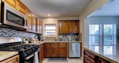 A Serene 3-bedroom home with private fence and gate in vibrant Houston