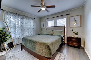 2 bedrooms, desk, iron/ironing board, WiFi