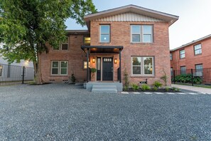 Exterior - A Serene 2-bedroom home with private fence and gate in vibrant Houston (Houston)
