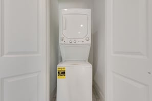 Apartamento, várias camas, sacada, vista para a cidade | Lavanderia