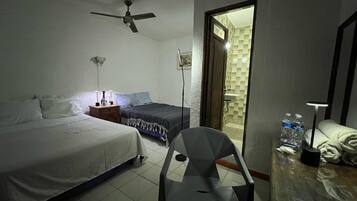 Habitación doble clásica | Edredón, wifi gratis y ropa de cama