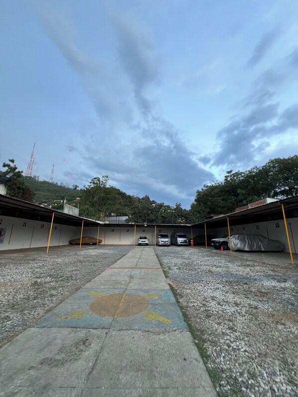 Wheelchair-accessible van parking - Marqués 100 (Oaxaca)