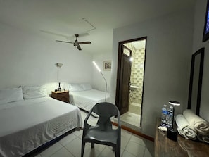 Quarto casal clássico | Escrivaninha, Wi-Fi de cortesia