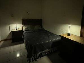 Classic Room | Desk, free WiFi