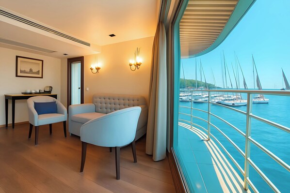 Deluxe Suite, River View