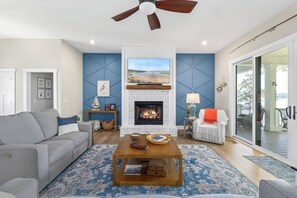 Smart TV, fireplace, ping pong, books