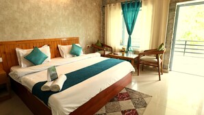 Kamar Double, 1 Tempat Tidur King, kamar mandi pribadi, area halaman | Wi-Fi gratis