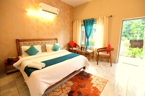 Habitación doble, vistas a la piscina | Wifi gratis