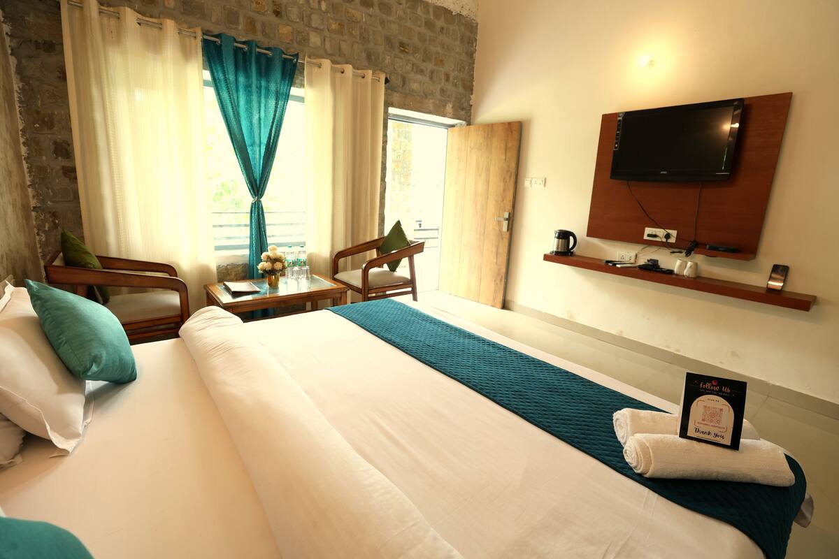 Double Room, 1 King Bed, Private Bathroom, Courtyard Area | Free WiFi
