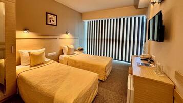 Quarto casal ou duplo standard, vista para a cidade | Cofres nos quartos, quartos à prova de som