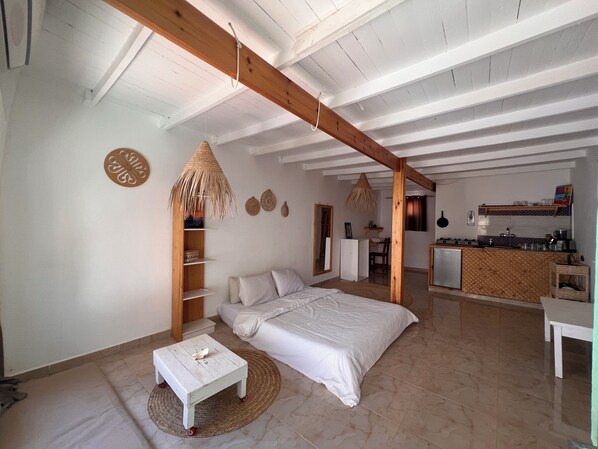 Free WiFi, bed sheets