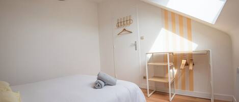 2 chambres, fer et planche à repasser, Wi-Fi gratuit, draps fournis