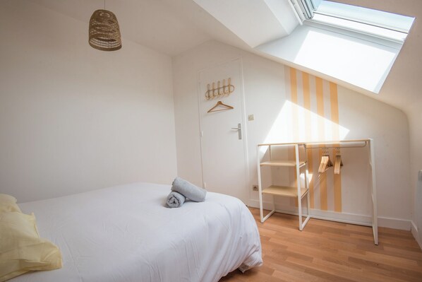 2 bedrooms, iron/ironing board, free WiFi, bed sheets