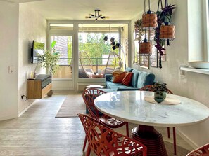 TV - Hejm Mountain Vibe & Design vacation apartment - 2 min to the bike park and ski slope (Winterberg)