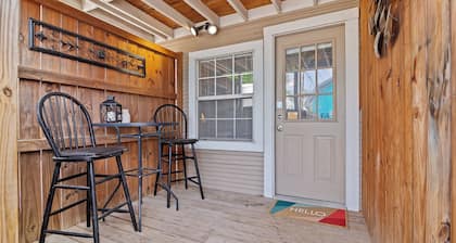 T-Town Patio: Cozy Downtown Tulsa Hideaway- Unit B