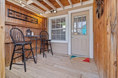 T-Town Patio: Cozy Downtown Tulsa Hideaway- Unit B