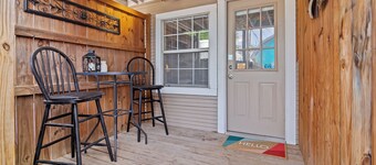 T-Town Patio: Cozy Downtown Tulsa Hideaway- Unit B