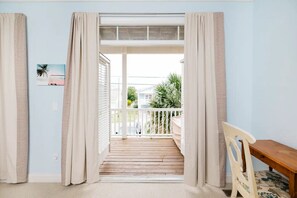 Interior - Right on Tide: 2.5 blks to beach, pier! (Kure Beach)