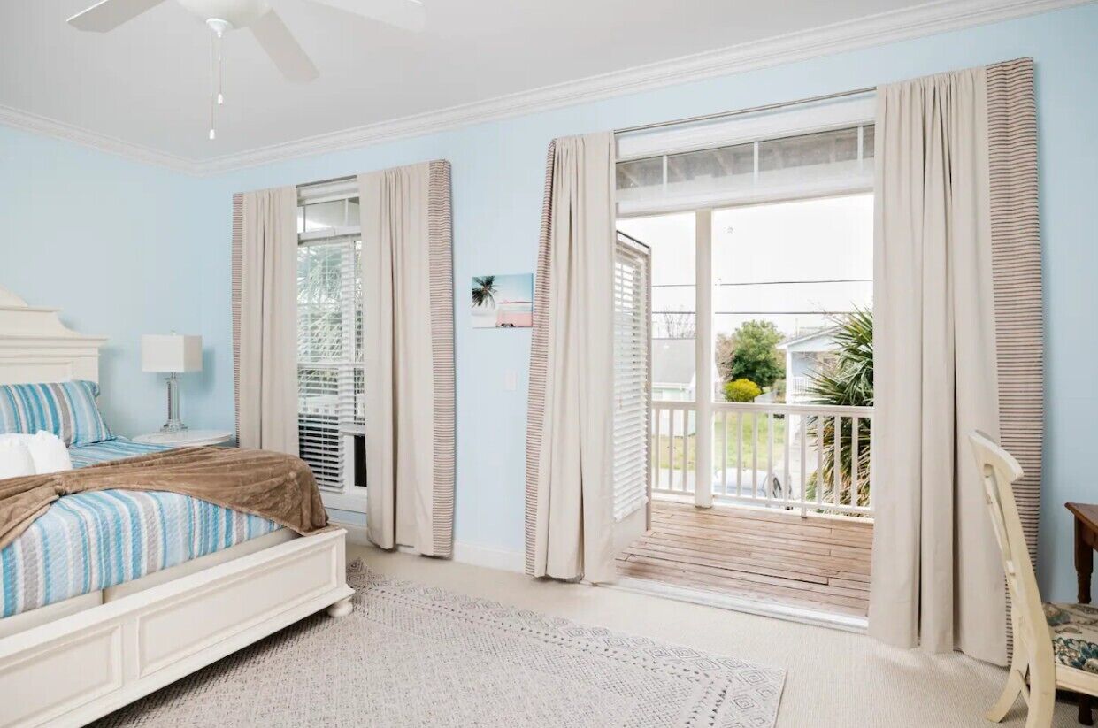 5 bedrooms, WiFi, bed sheets