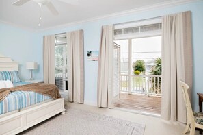 5 bedrooms, WiFi, bed sheets