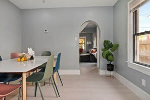 Dining - Charming 2 Bed/2 Full Bath Single house in terrific Arlington, VA (Arlington)