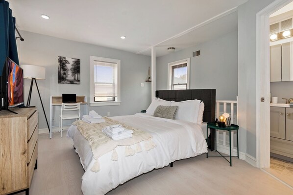 2 bedrooms, iron/ironing board, WiFi, bed sheets - Charming 2 Bed/2 Full Bath Single house in terrific Arlington, VA (Arlington)