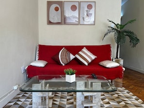 TV - Apartamento em Copacabana Vista Lateral Lo Mar (Copacabana Rio de Janeiro)