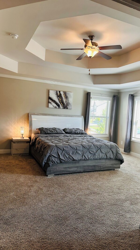 5 bedrooms, iron/ironing board, WiFi, bed sheets