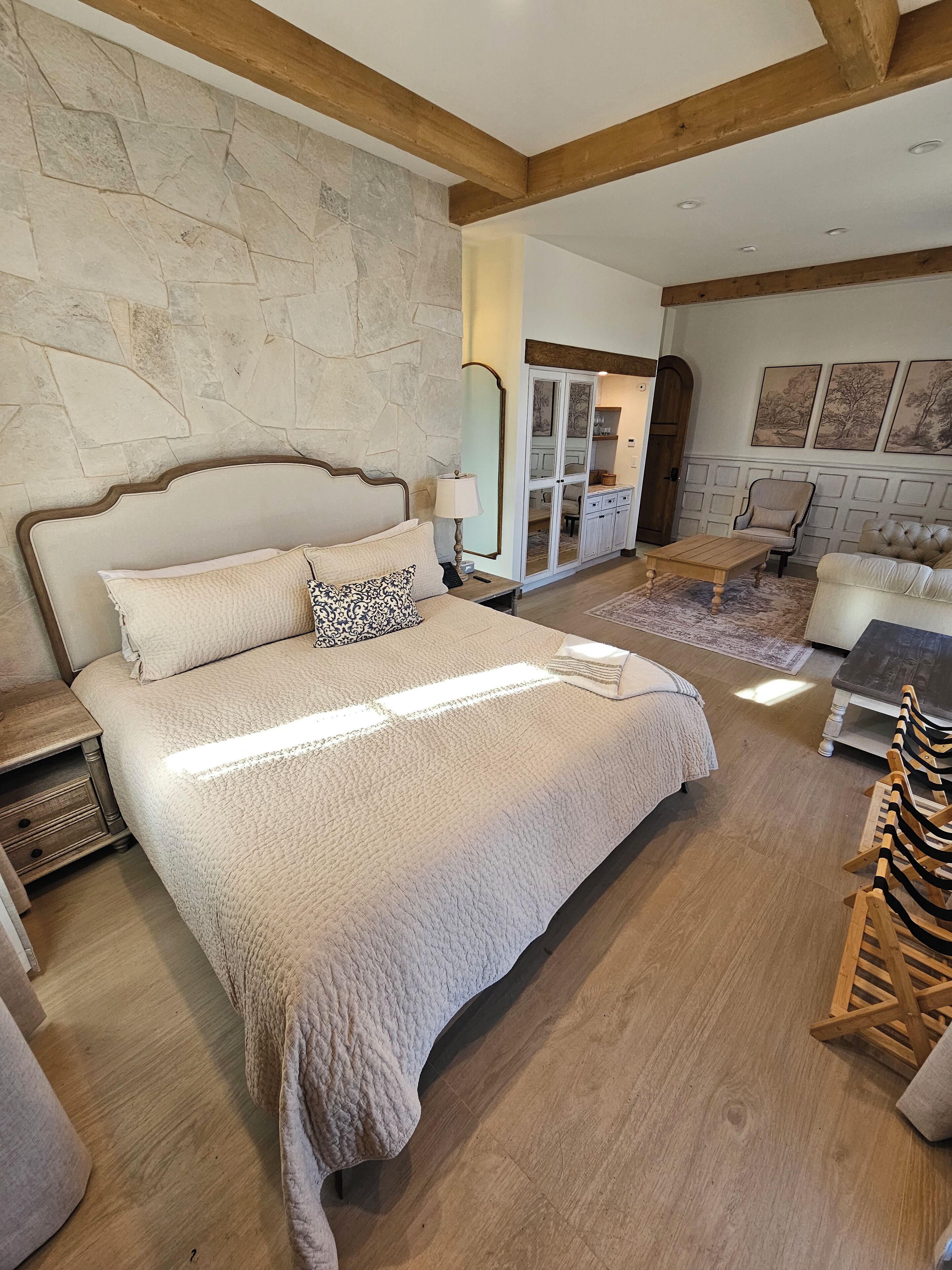 Sengetøy av topp kvalitet, strykejern/-brett og wi-fi (inkludert)