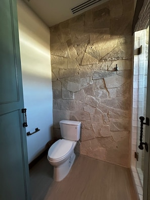 Superior Suite, Balcony, Vineyard View | Bathroom | Shower, free toiletries, towels, soap