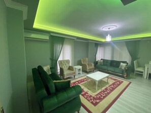 Living area - 1 apartment for rent with sea, nature and city views (Trabzon)