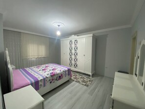 3 bedrooms, iron/ironing board, WiFi, bed sheets - 1 apartment for rent with sea, nature and city views (Trabzon)
