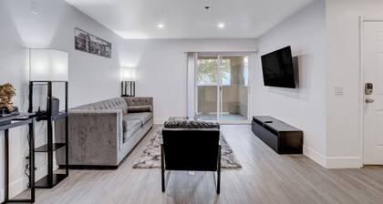 Charming 1-BDR condo in marvelous with AC, fitness room and first floor